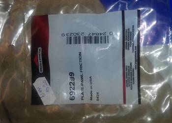 PŁYTKA POKRYWA ROZRUSZNIKA BRIGGS STRATTON 692299