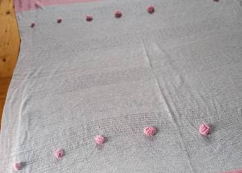 Pled biało- różowy robiony na szydełku 195×205