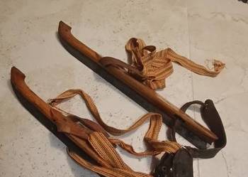 Stare drewniane łyżwy muzealne