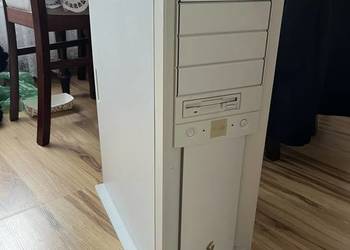 Zabytkowy komputer PC Gateway 2000 Pentium 100MHz