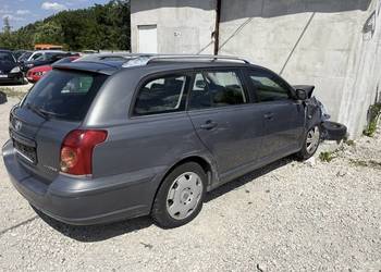 Toyota Avensis 1.8 127KM uszkodzony przód