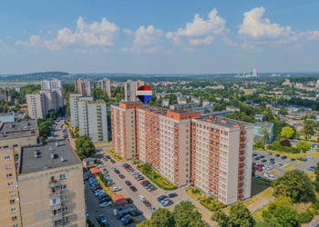 Przestronne M2 . Kupujący nie płaci prowizji.