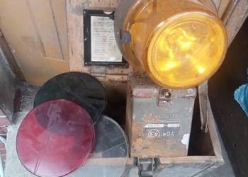 Stara wojskowa Lampa sygnalizacyjna Sygnalizator WH LW BW w Skrzynka. Orygi