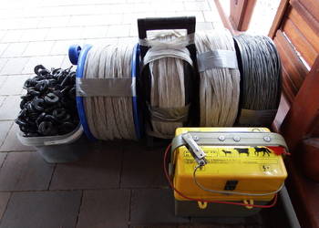 Pastuch / elektryzator REDYK AB 200 + taśmy + drut + izolatory – używane