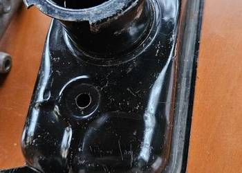 Nowa,z epoki pokrywa zaworów do Fiata 126p