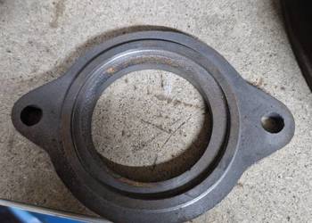 Pokrywa dociskowa lewa 2-otworowa kombajn Bizon Z056 Z058 5040020190