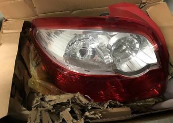 Lampa lewy tył Auris I Lift Hybryda 09-12