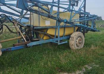Opryskiwacz ciągany 3000 l caruelle