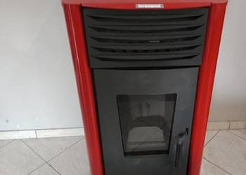HELENA piec kominkowy, kominek na pellet 8 kW. - czerwony