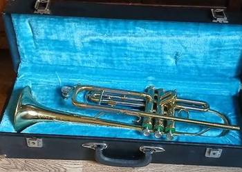 Stara mosiężna trąbka. SWALLOW