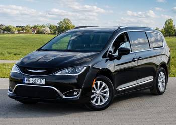 Chrysler Pacifica 3.6 2018 bardzo ładny stan MAŁY PRZEBIEG 106 tys km