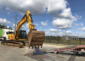 JCB 210LC koparka gąsienicowa.
