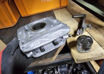 Hyosung GV 125 aquila cylinder tłok GV125  przód przedni aquilia v-twin