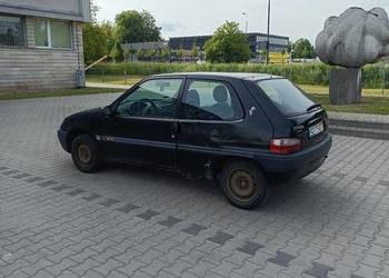 Citroen Saxo 1.1 benzyna wersja Bic czarnyNa sprzedaż trafia auto z niesamo