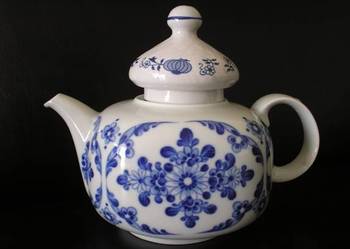 Używany porcelanowy dzbanek