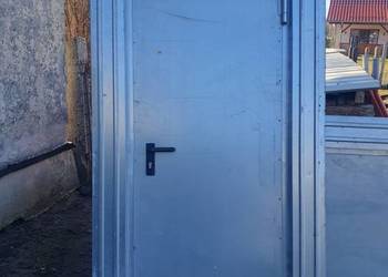 Drzwi budowlane metalowe