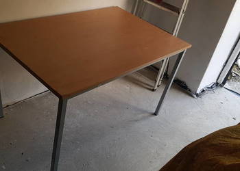 Stół-stolik, solidny , odkrecane nogi.