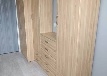 Komplet mebli BRW – szafa, 2 regały, komoda-jasny buk