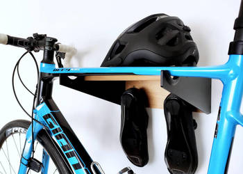 półka na kask i rower