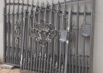 Brama skrzydłowa z furtką