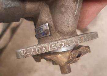 Pompka zasilająca silnik mercedes claas