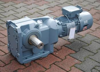 Motoreduktor kątowy 2.2kw. 9,8obr./min. z hamulcem. Siemens