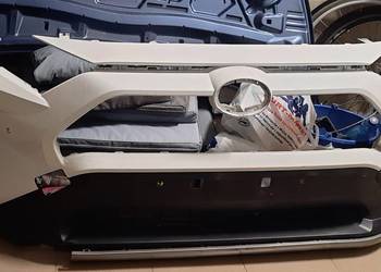 Zderzak przedni przod bialy toyota rav 4 v 5  rav4 V 5 pod radar pdc