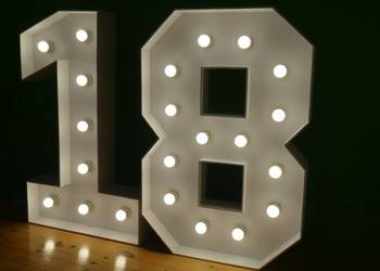 Cyfra 18 w 3D.