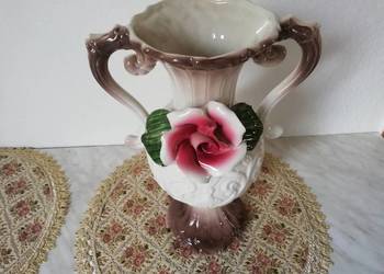 Okazały wazon z różą  porcelana Capodimonte