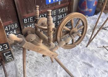 drewniany kołowrotek z czasow PRL vinatage urządzenie