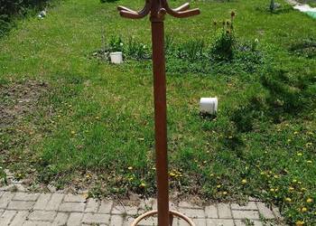 Wieszak stojący drewniany z PRL-U.