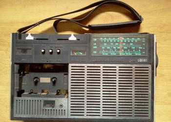 Radiomagnetofon Loewe TC 402.