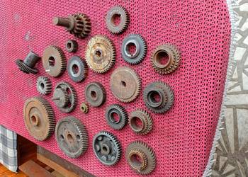 Koła zębate różne z czasów PRL-u