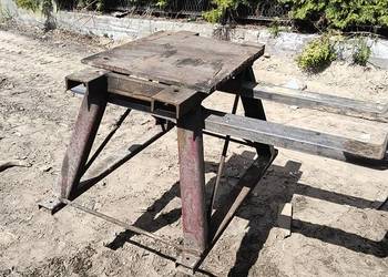 Stalowy stół warsztatowy