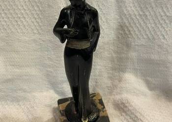 Metalowa figurka Art Déco – elegancka postać na marmurowej podstawie