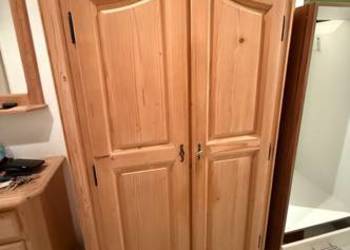 Szafa  z drewna w dobrym stanie