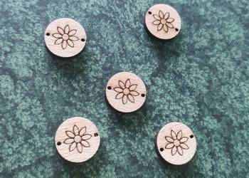 charms19 zawieszka drewno grawer 1,5 cm hand made