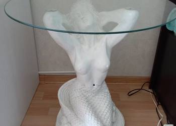 Stolik szklany na pięknej podstawie