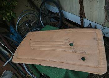 Kremowe poszycie drzwi fiat 126p