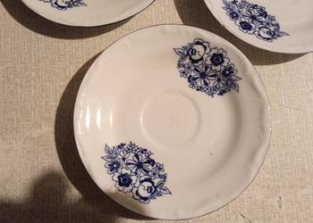 3 deserowe talerzyki porcelanowe Bogucice. 3 deserowe talerzyki porcelanowe Bogucice.