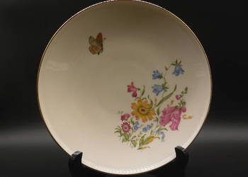 Porcelanowa patera Fürstenberg z motywem kwiatów i motyla.