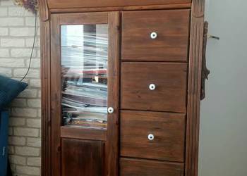 Piękna rustykalna komoda