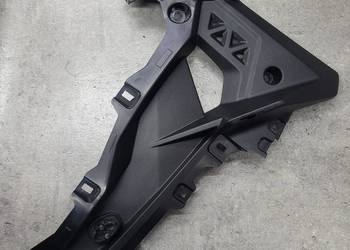 SUZUKI GSX8R GSX 8 R WYPEŁNIENIE OWIEWKI OSŁONA BOCZNA PLASTIK
