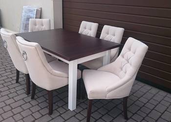 Eleganckie krzesło tapicerowane z kołatką pikowane producent