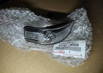 Toyota Yaris KIERUNKOWSKAZ LUSTERKA LEWY OE 81741-0D020