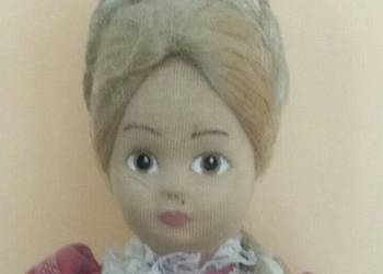 Lalka vintage w stroju regionalnym Lalka vintage w stroju regionalnym