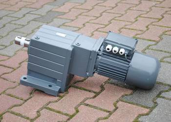 Motoreduktor 0.75kw. 21obr./min. z hamulcem. Firmy LENZE