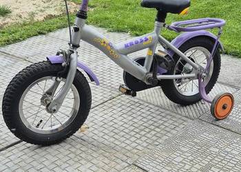 Rower z kółkami bocznymi