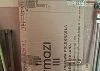 Nowa szklana kabina prysznicowa z brodzikiem