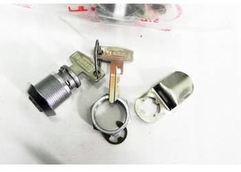 ZAMEK STACYJKA SCHOWKA PIAGGIO VESPA 50 90 125 ET3 ZAMEK STACYJKA SCHOWKA PIAGGIO VESPA 50 90 125 ET3